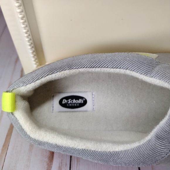 Dr. Scholl's "Cozy Vibes" Eco Conscious Slippers - Picture 6 of 9